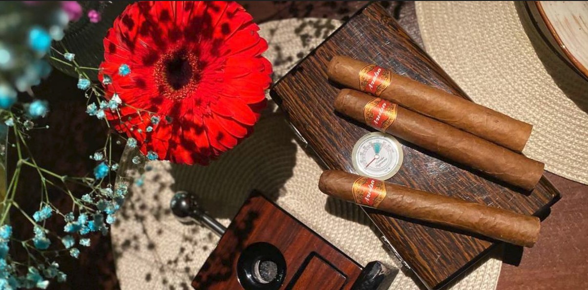 Если взять хорошую кубинскую сигару в руки, то вы почувствуете особую магию, зародившуюся во времена древнейших ритуалов. 